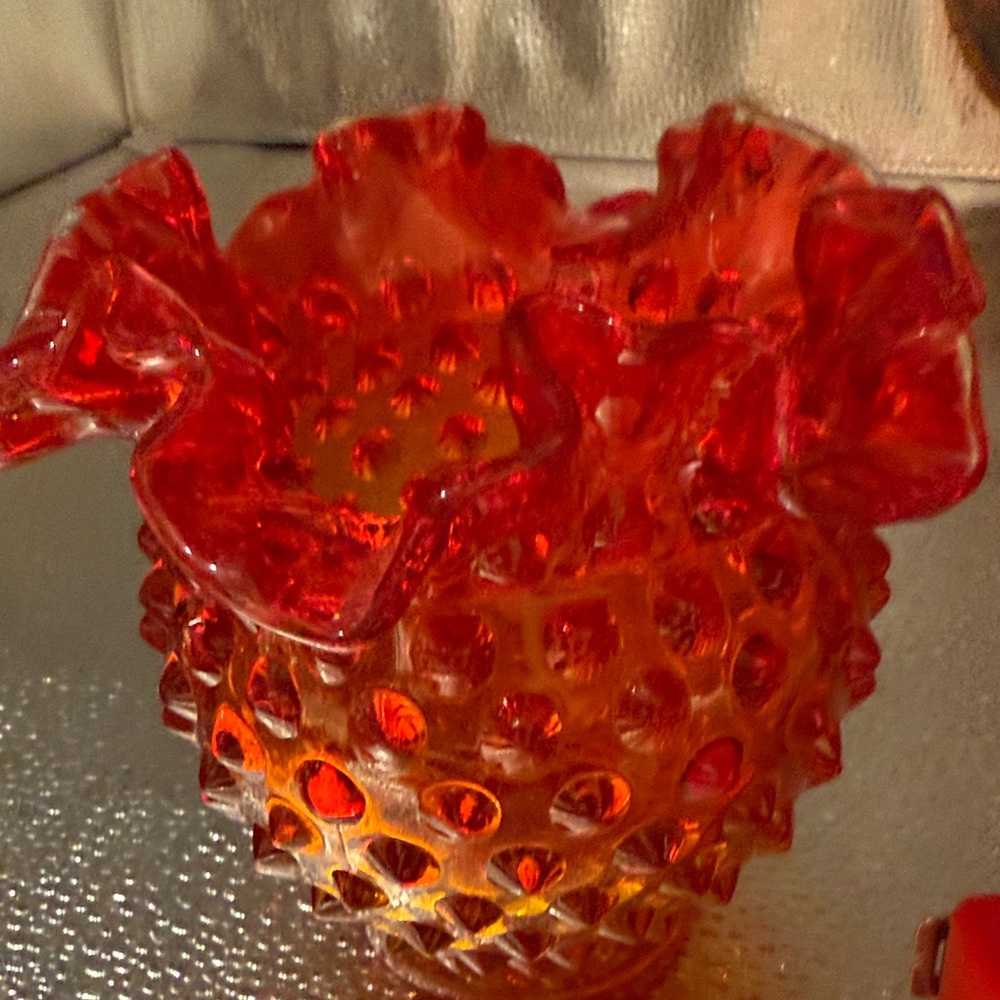Vintage Fenton Amberina Hobnail Vase with Ruffled Edges - Picture 6 of 11